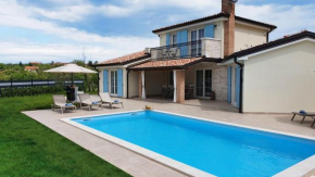Rusti Villa La Graziosa with outdoor pool in Buje